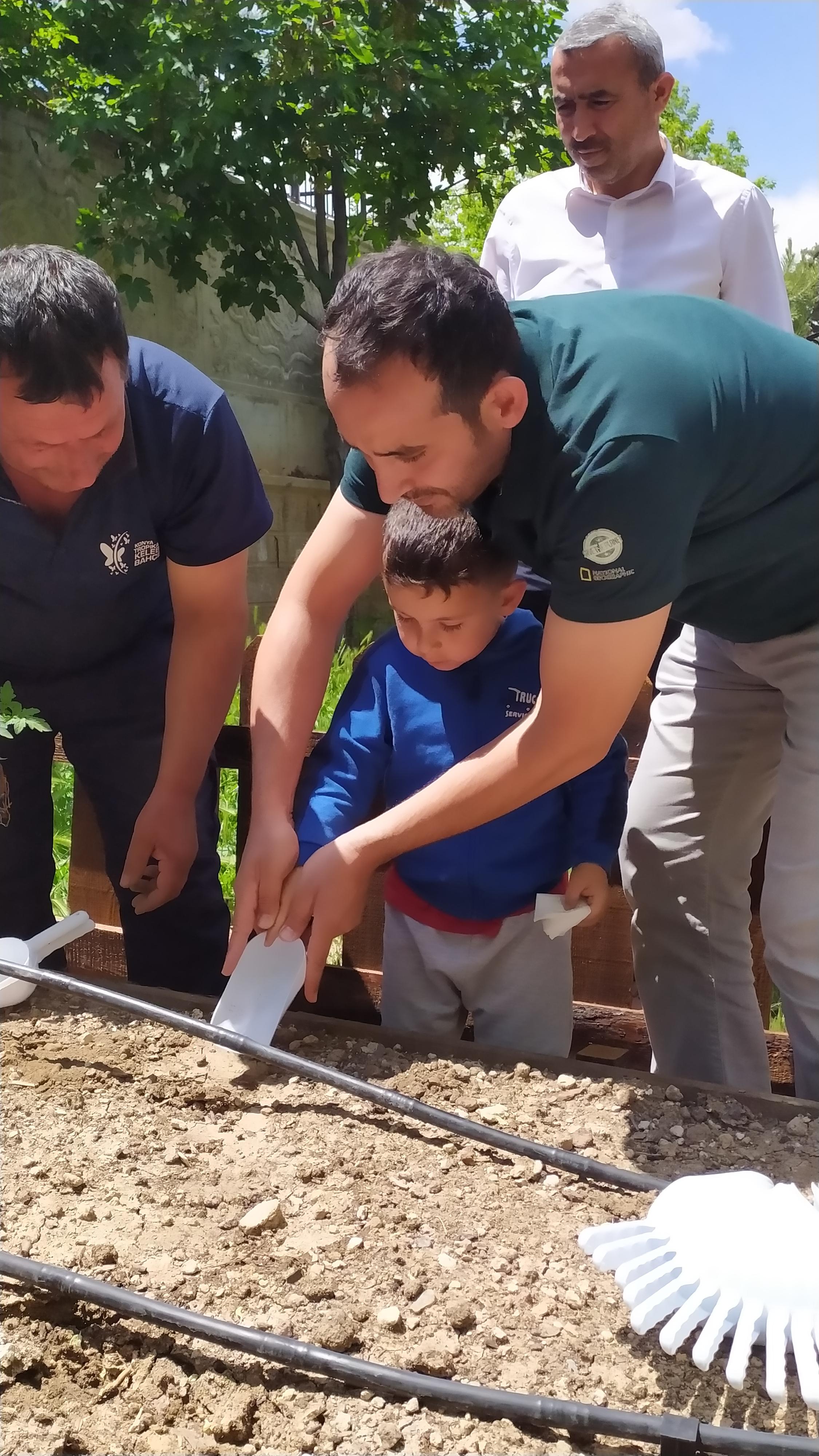 Konya Tropikal Kelebek Bahçesi, 4 okulda Okul Bostanı ve Böcek Evi Projesine başladı
